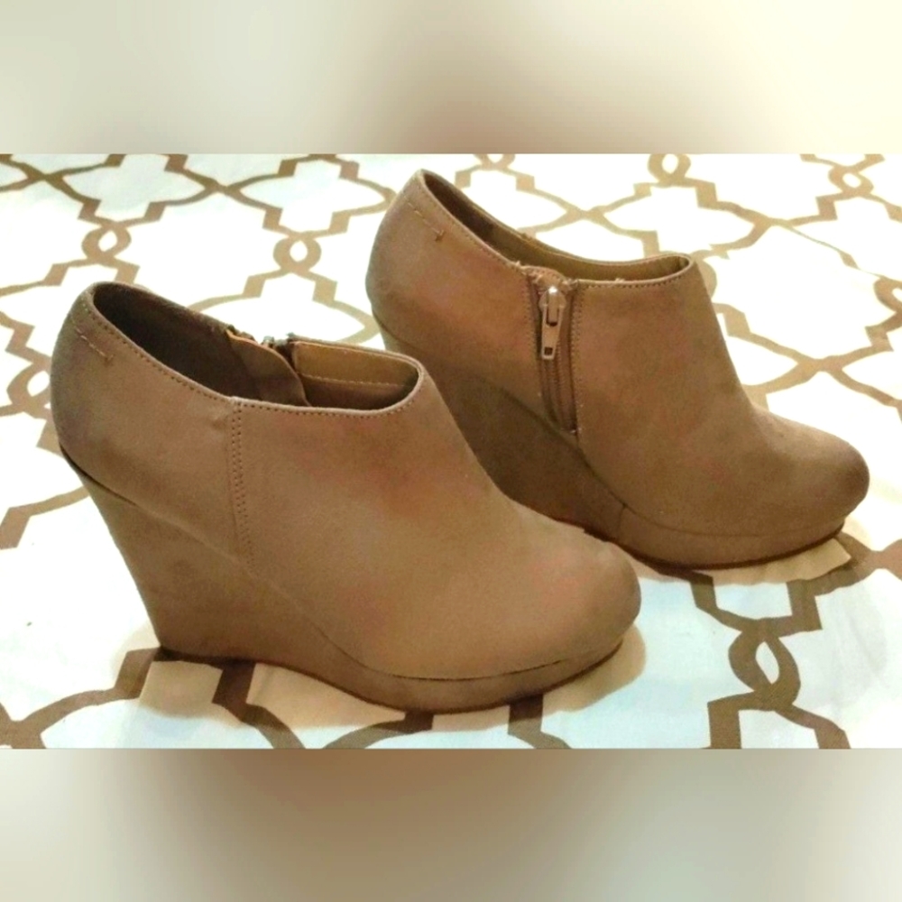 Xappeal Taffie Suede Ankle Boots Size 6.5